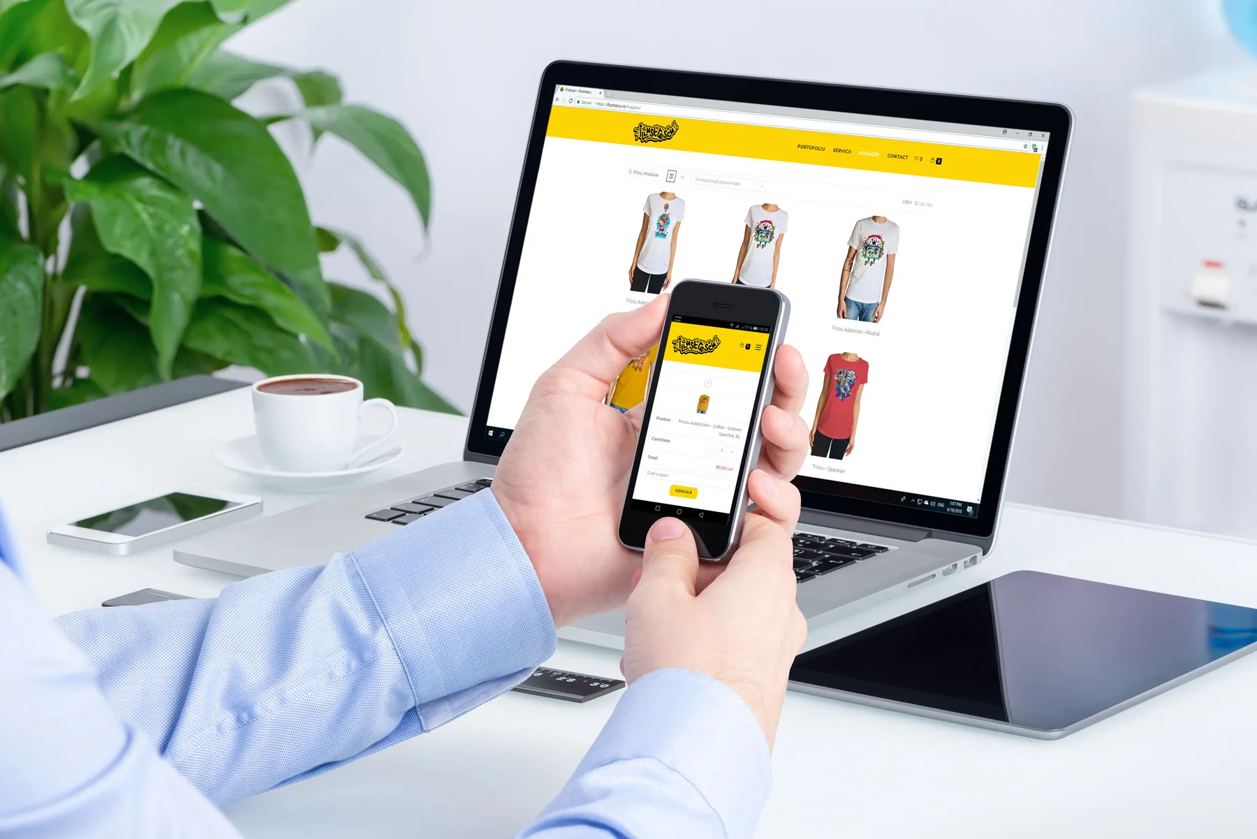 Un site web afișat pe diferite dispozitive: laptop, tabletă, telefon